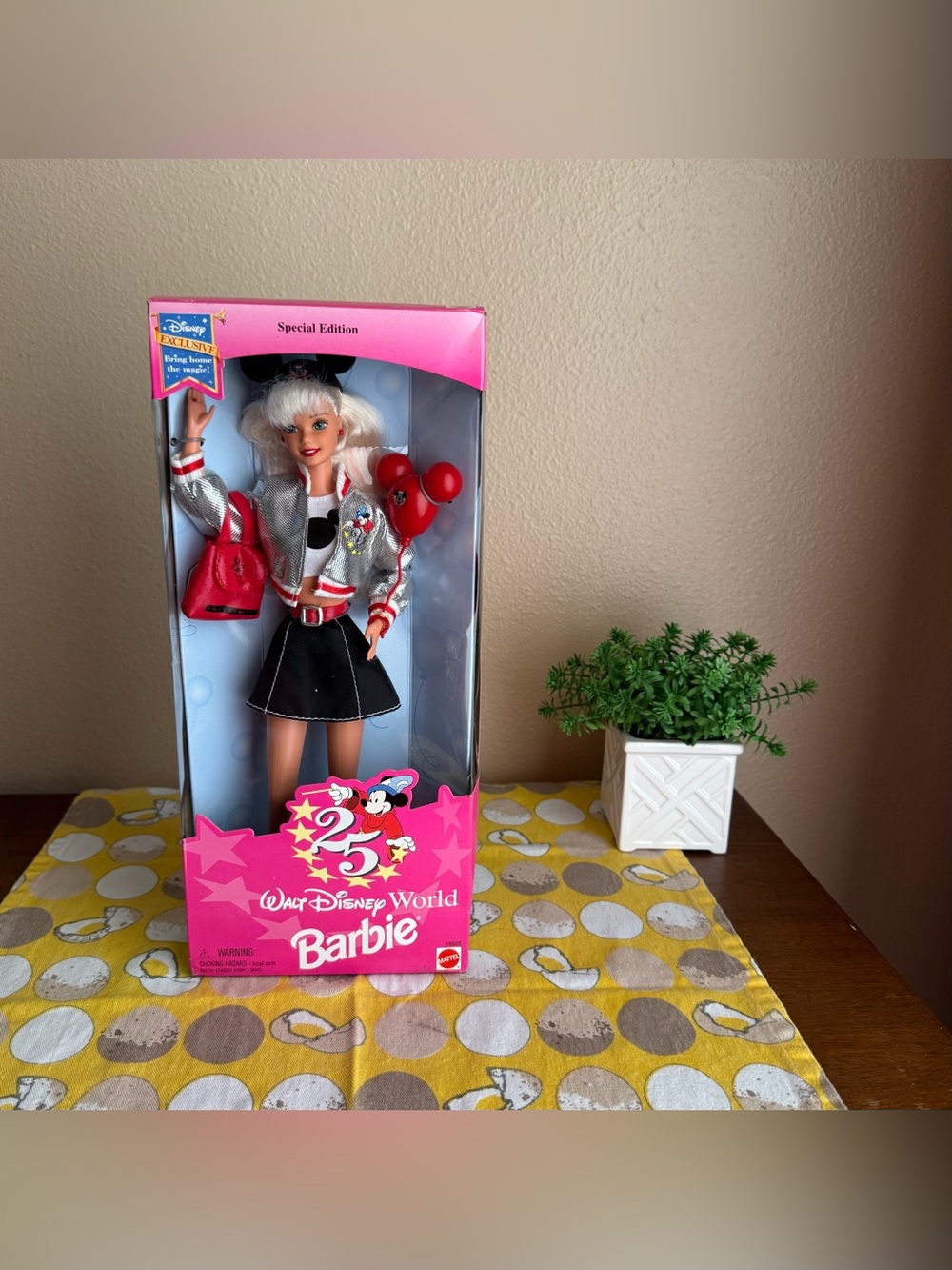 NIB 25th Anniversary Walt Disney World Limited Edition doll 1996